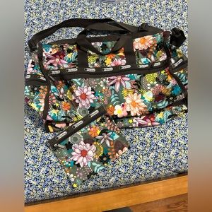 LeSportsac Floral Duffle Bag 13.75H x 19.75W x 9.5D in LIKE NEW